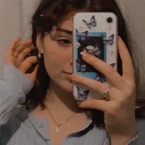 Meet your Posher, Emillia